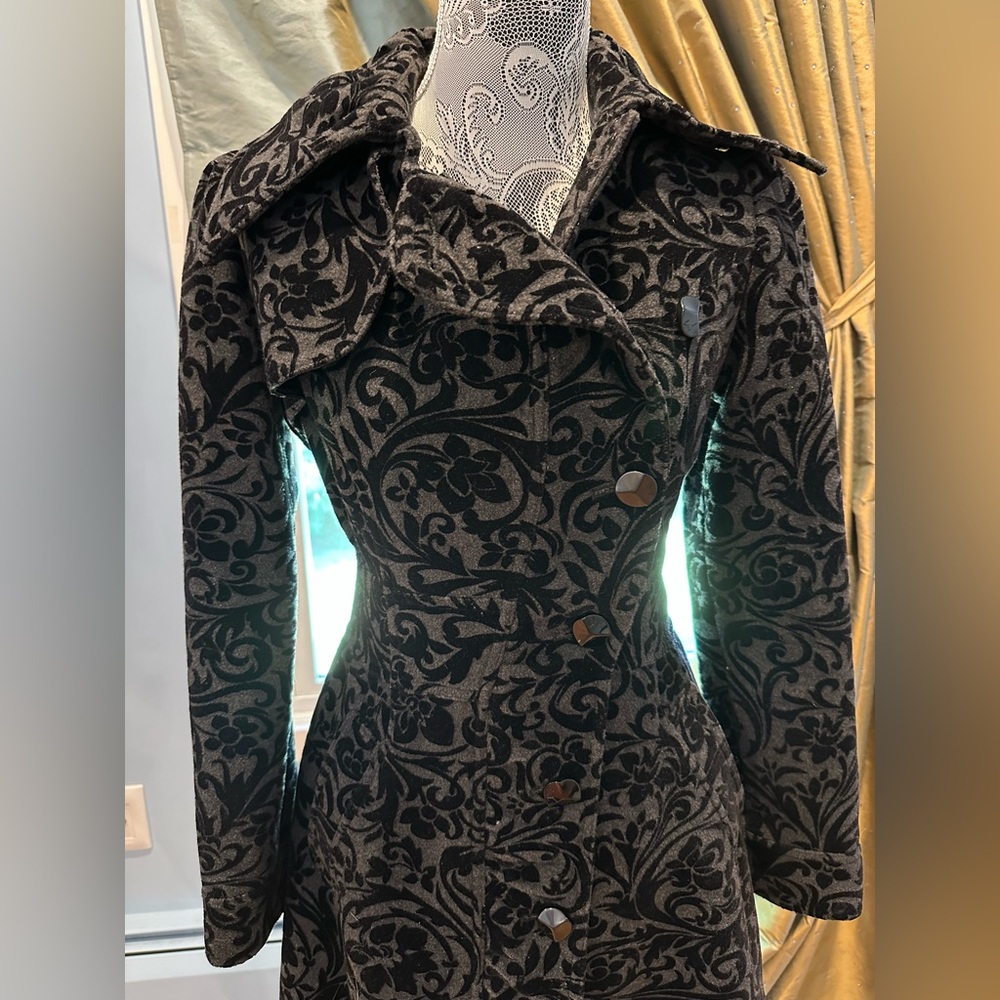 gorgeous overcoat, structured beautifully vintage Betsey Johnson